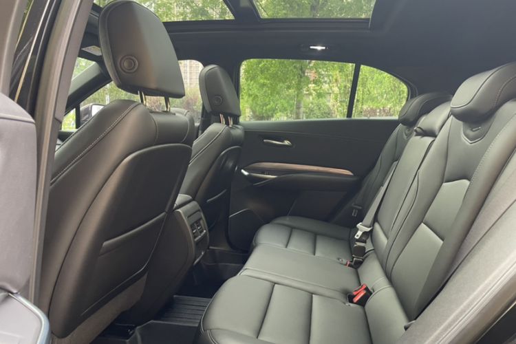 Used Cadillac XT4 2024 28T Two-Wheel-Drive Luxury Version Interior 7