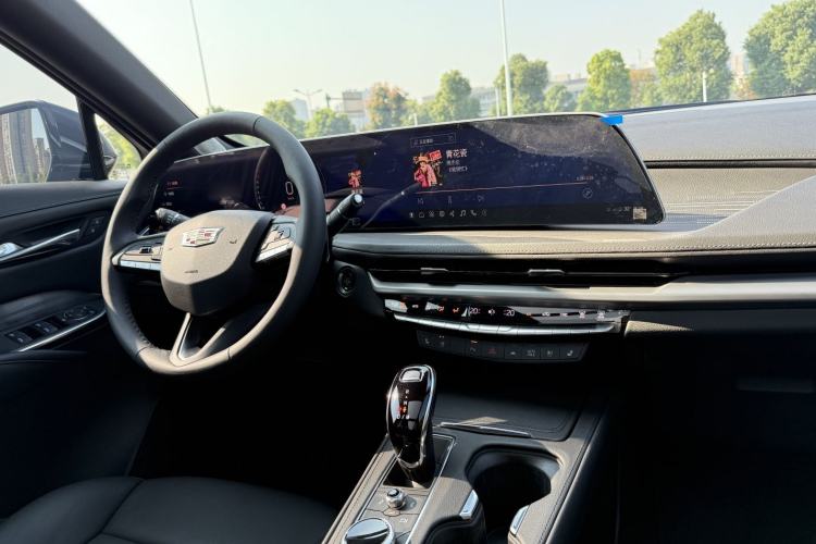 Used Cadillac XT4 2024 28T Two-Wheel-Drive Prestige Version Interior 7