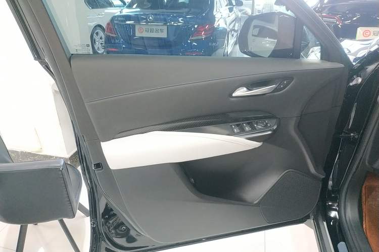 Used Cadillac XT4 2024 28T Two-Wheel-Drive Prestige Version Left Front Door Interior