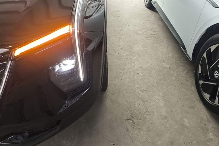 Used Cadillac XT4 2024 28T Two-Wheel-Drive Luxury Version Left Front Headlight