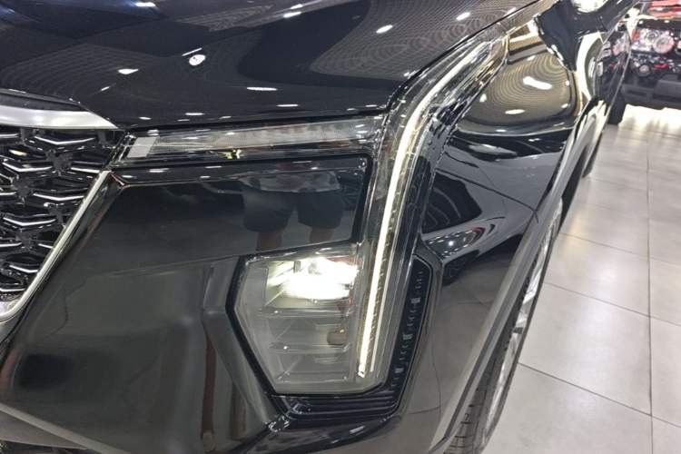 Used Cadillac XT4 2024 Facelift 28T Two-Wheel-Drive Luxury Version Left Front Headlight
