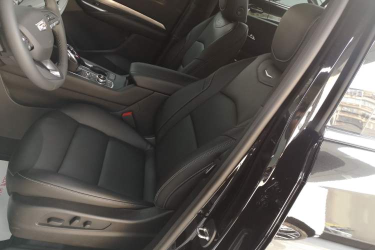 Used Cadillac XT4 2024 28T Two-Wheel-Drive Luxury Version Left Front Seat