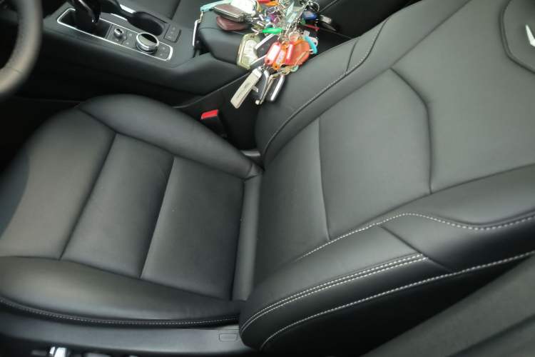 Used Cadillac XT4 2024 28T Two-Wheel-Drive Prestige Version Left Front Seat