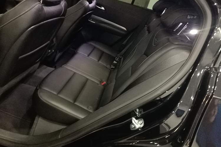 Used Cadillac XT4 2024 Facelift 28T Two-Wheel-Drive Luxury Version Left Rear Seat