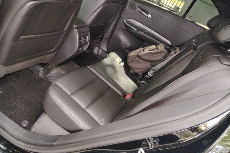 Used Cadillac XT4 2024 28T Two-Wheel-Drive Luxury Version Left Rear Seat
