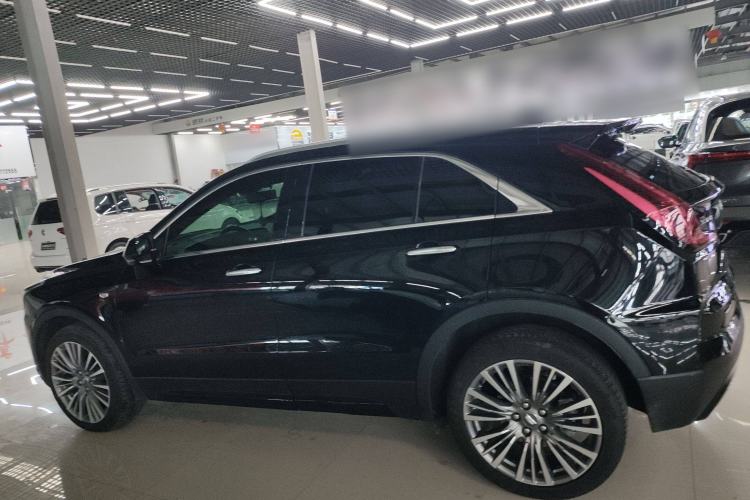 Used Cadillac XT4 2024 28T Two-Wheel-Drive Prestige Version Left Side