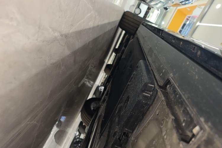 Used Cadillac XT4 2024 28T Two-Wheel-Drive Luxury Version Left Side Sill