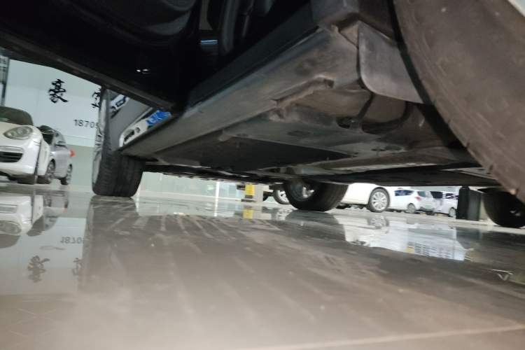 Used Cadillac XT4 2024 28T Two-Wheel-Drive Prestige Version Left Side Sill