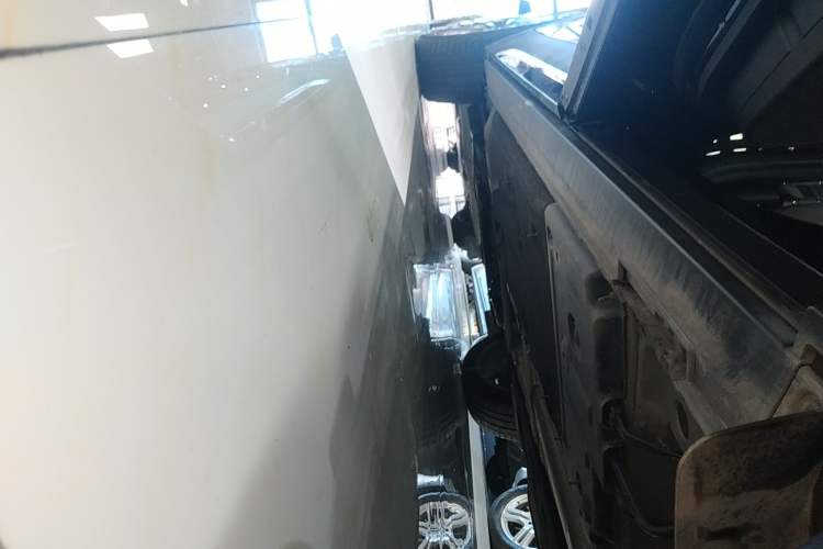Used Cadillac XT4 2024 28T Two-Wheel-Drive Prestige Version Left Side Sill