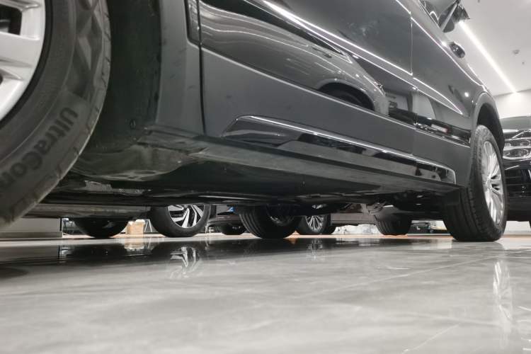 Used Cadillac XT4 2024 28T Two-Wheel-Drive Luxury Version Left Side Sill