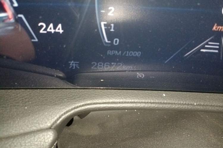 Used Cadillac XT4 2024 28T Two-Wheel-Drive Luxury Version Odometer Close Up