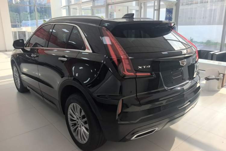 Used Cadillac XT4 2024 28T Two-Wheel-Drive Luxury Version Rear Left 45 Deg