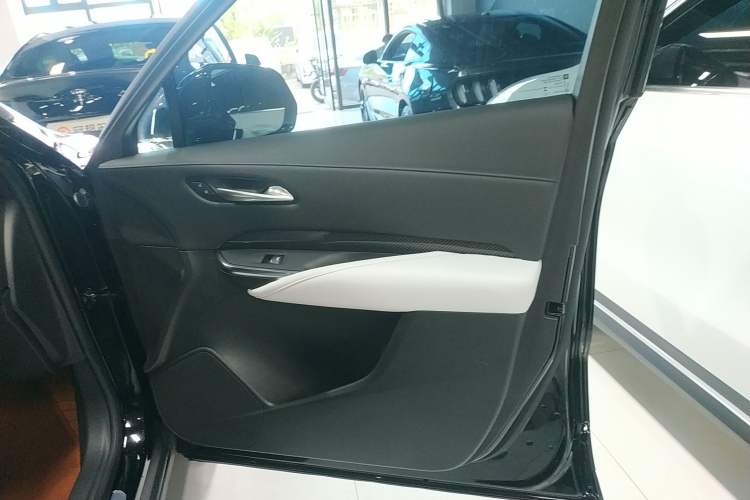 Used Cadillac XT4 2024 28T Two-Wheel-Drive Prestige Version Right Front Door Interior