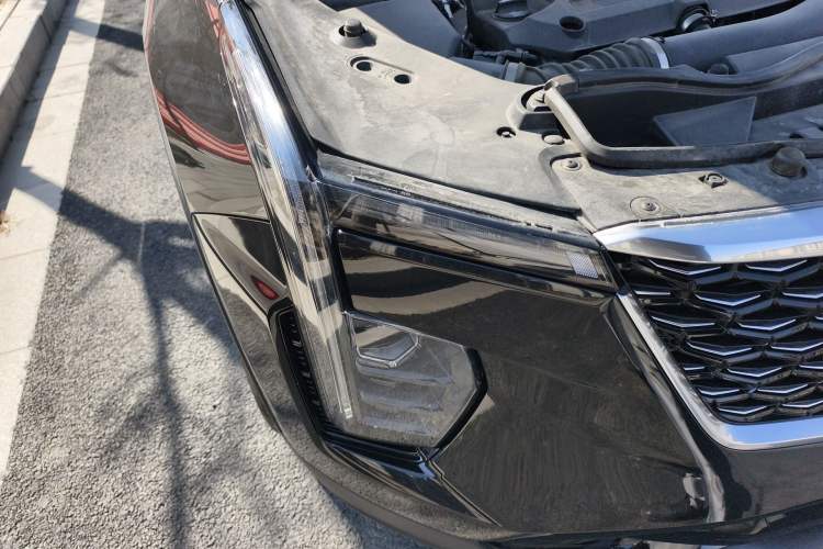 Used Cadillac XT4 2024 28T Two-Wheel-Drive Luxury Version Right Front Headlight