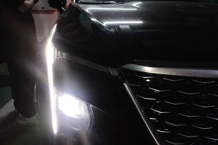 Used Cadillac XT4 2024 28T Two-Wheel-Drive Luxury Version Right Front Headlight