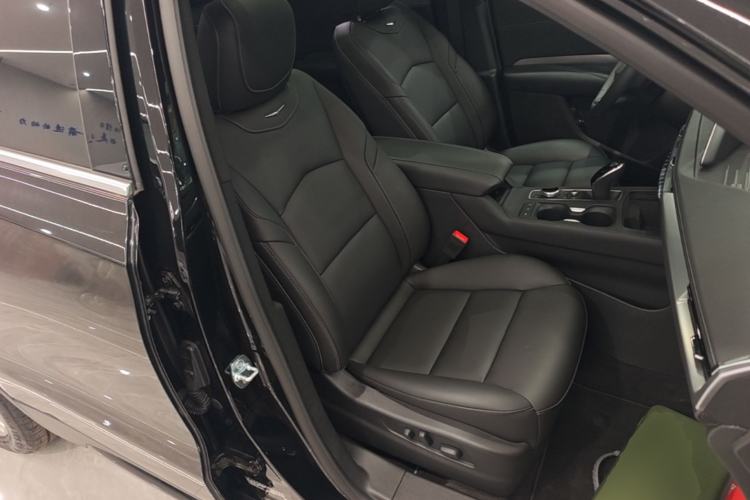 Used Cadillac XT4 2024 28T Two-Wheel-Drive Luxury Version Right Front Seat