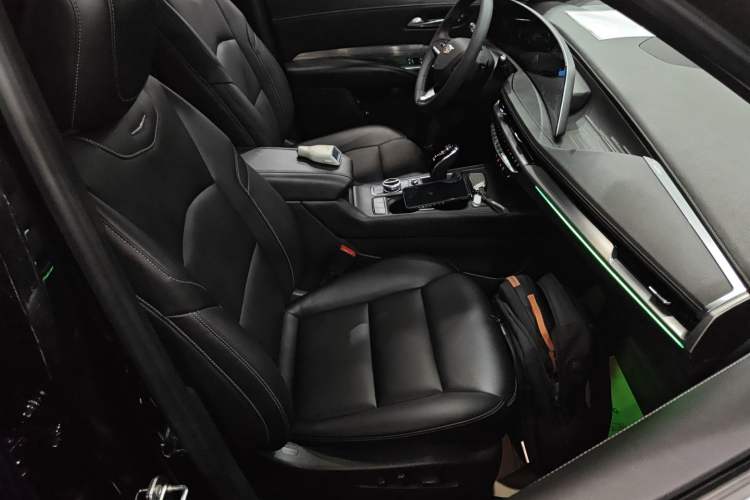 Used Cadillac XT4 2024 28T Two-Wheel-Drive Luxury Version Right Front Seat