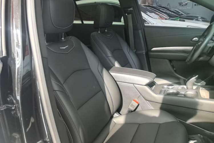 Used Cadillac XT4 2024 28T Two-Wheel-Drive Luxury Version Right Front Seat