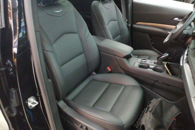 Used Cadillac XT4 2024 28T Two-Wheel-Drive Luxury Version Right Front Seat