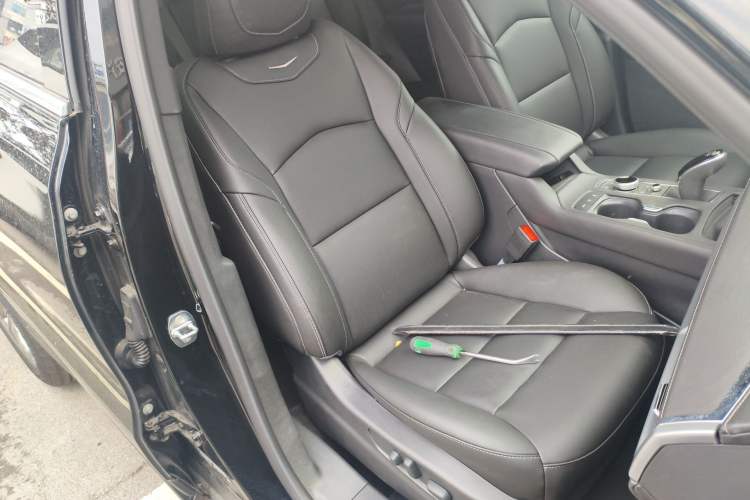 Used Cadillac XT4 2024 28T Two-Wheel-Drive Luxury Version Right Front Seat