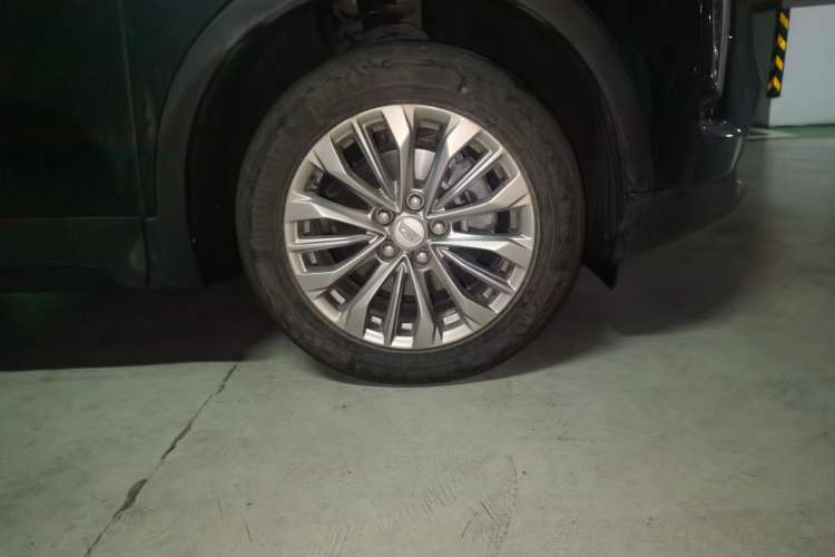 Used Cadillac XT4 2024 28T Two-Wheel-Drive Luxury Version Right Front Wheel Hub