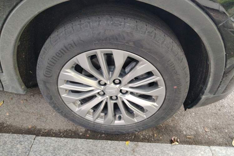 Used Cadillac XT4 2024 28T Two-Wheel-Drive Luxury Version Right Front Wheel Hub