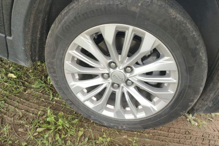 Used Cadillac XT4 2024 25T Two-Wheel Drive Fashion Edition Right Front Wheel Hub