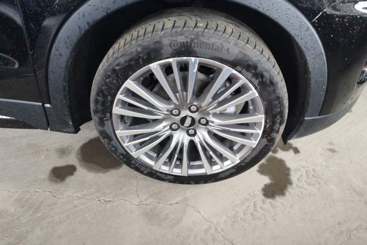 Used Cadillac XT4 2024 28T Two-Wheel-Drive Prestige Version Right Front Wheel Hub