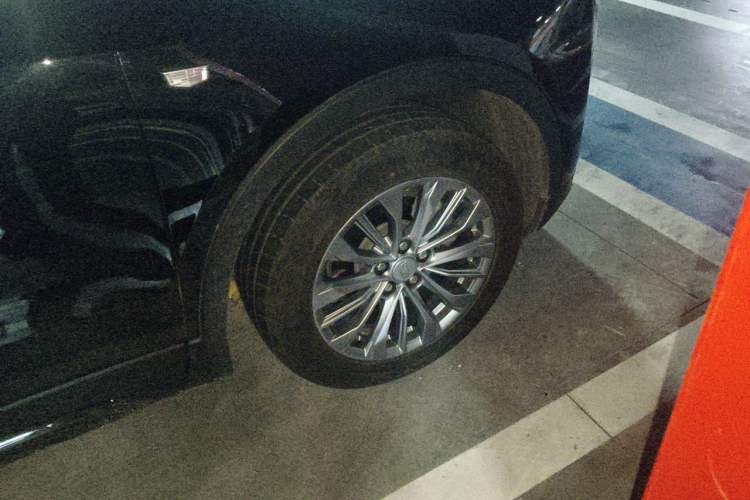 Used Cadillac XT4 2024 28T Two-Wheel-Drive Luxury Version Right Front Wheel Hub