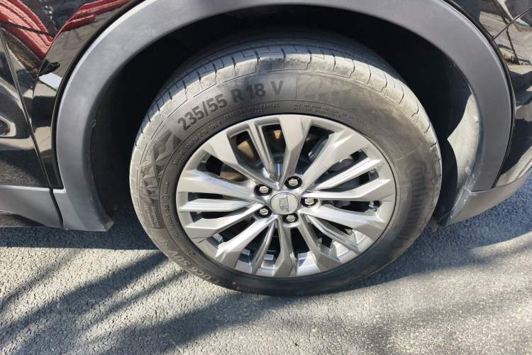 Used Cadillac XT4 2024 28T Two-Wheel-Drive Luxury Version Right Front Wheel Hub