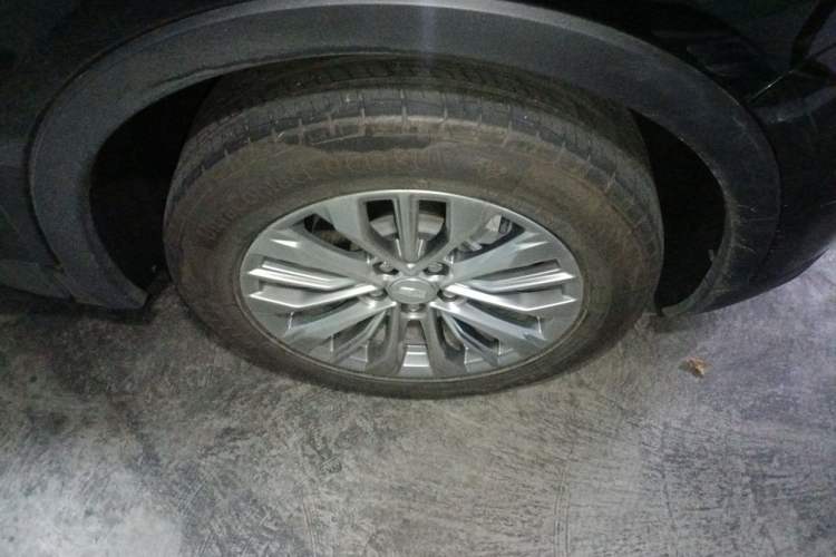 Used Cadillac XT4 2024 28T Two-Wheel-Drive Luxury Version Right Front Wheel Hub