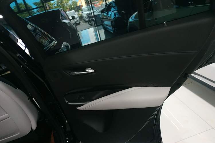 Used Cadillac XT4 2024 28T Two-Wheel-Drive Prestige Version Right Rear Door Interior