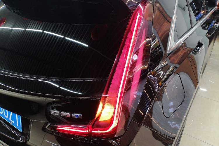 Used Cadillac XT4 2024 28T Two-Wheel-Drive Luxury Version Right Rear Taillight