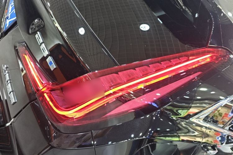 Used Cadillac XT4 2024 Facelift 28T Two-Wheel-Drive Luxury Version Right Rear Taillight