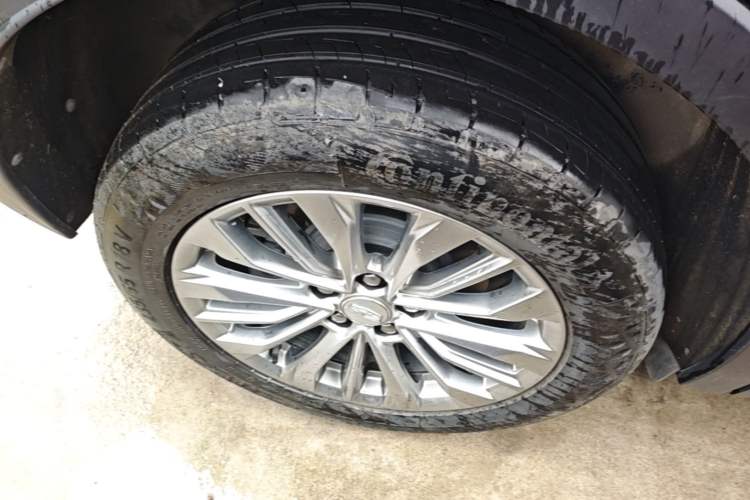 Used Cadillac XT4 2024 28T Two-Wheel-Drive Luxury Version Right Rear Wheel Hub