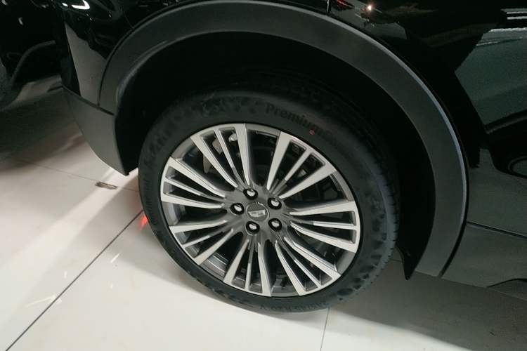 Used Cadillac XT4 2024 28T Two-Wheel-Drive Prestige Version Right Rear Wheel Hub