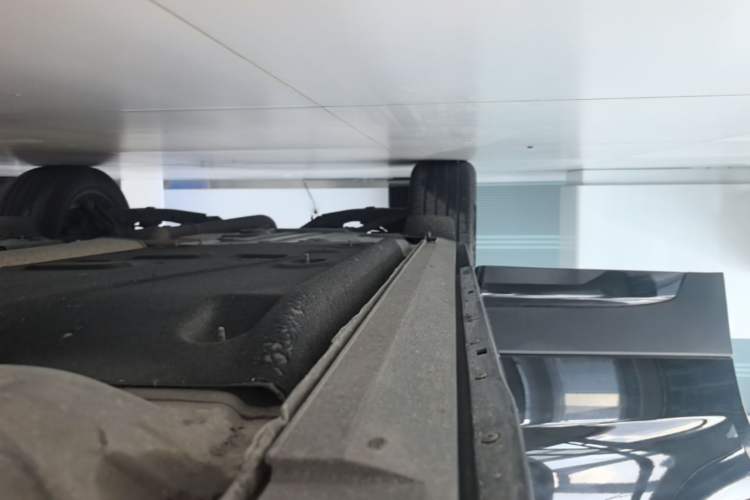 Used Cadillac XT4 2024 28T Two-Wheel-Drive Luxury Version Right Side Sill