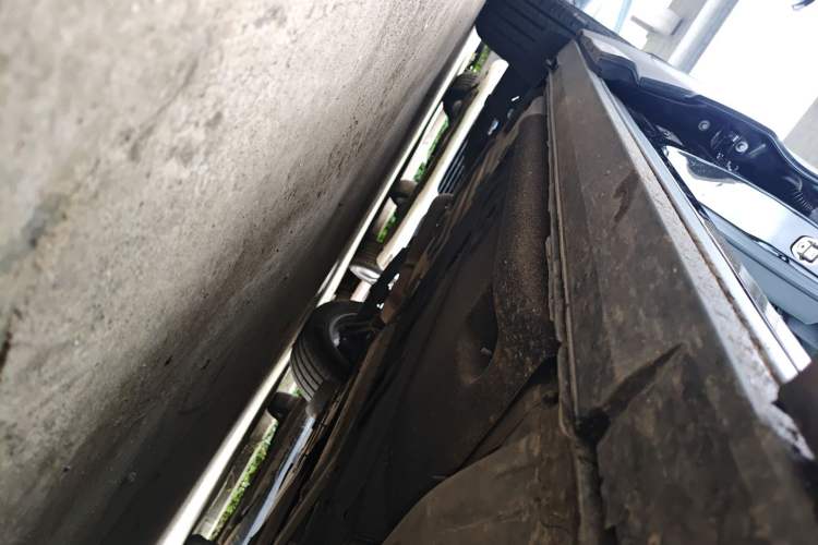 Used Cadillac XT4 2024 28T Two-Wheel-Drive Luxury Version Right Side Sill