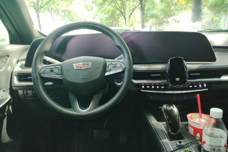 Used Cadillac XT4 2024 28T Two-Wheel-Drive Luxury Version Steering Wheel