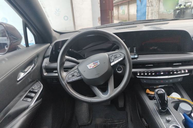 Used Cadillac XT4 2024 28T Two-Wheel-Drive Luxury Version Steering Wheel