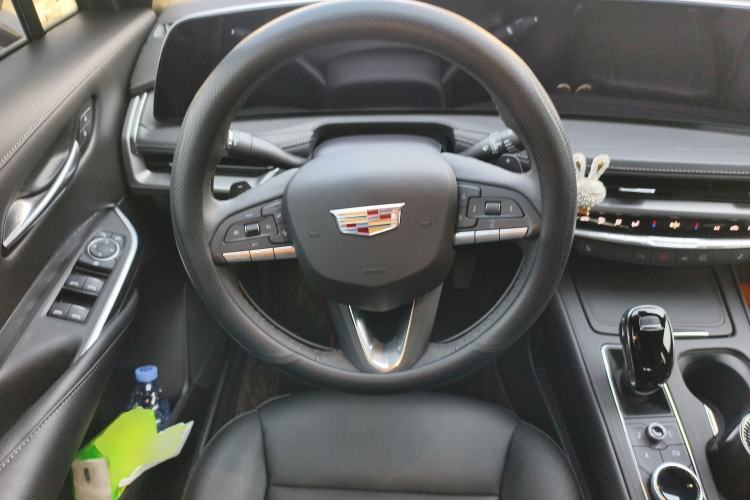 Used Cadillac XT4 2024 28T Two-Wheel-Drive Luxury Version Steering Wheel