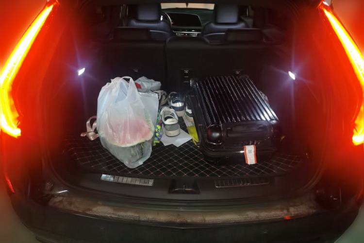 Used Cadillac XT4 2024 28T Two-Wheel-Drive Luxury Version Trunk