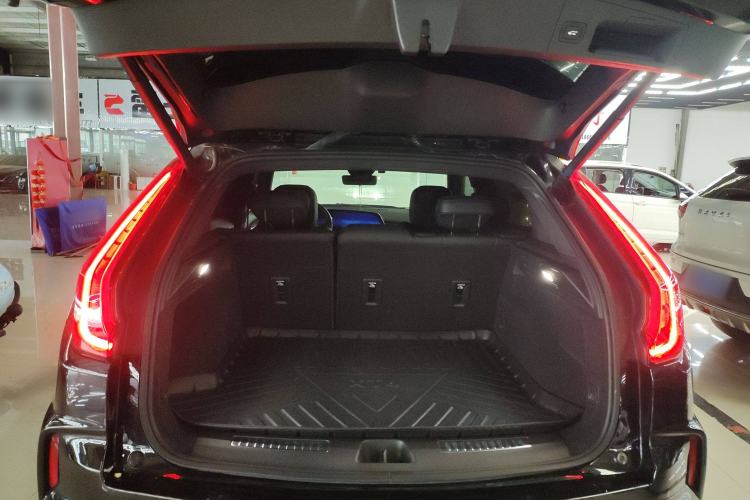 Used Cadillac XT4 2024 28T Two-Wheel-Drive Prestige Version Trunk