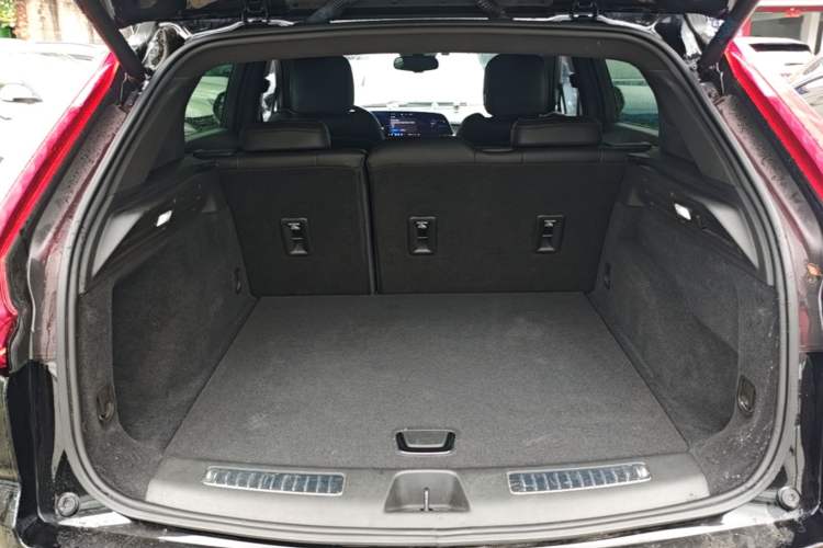 Used Cadillac XT4 2024 28T Two-Wheel-Drive Luxury Version Trunk