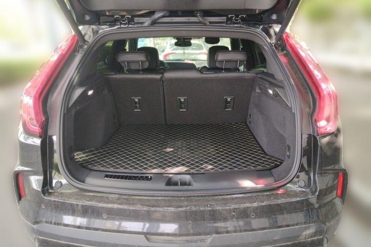 Used Cadillac XT4 2024 28T Two-Wheel-Drive Luxury Version Trunk