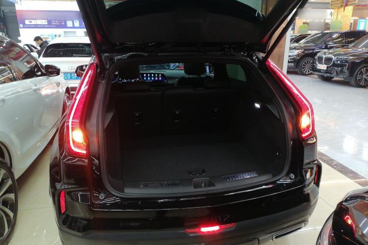 Used Cadillac XT4 2024 28T Two-Wheel-Drive Luxury Version Trunk