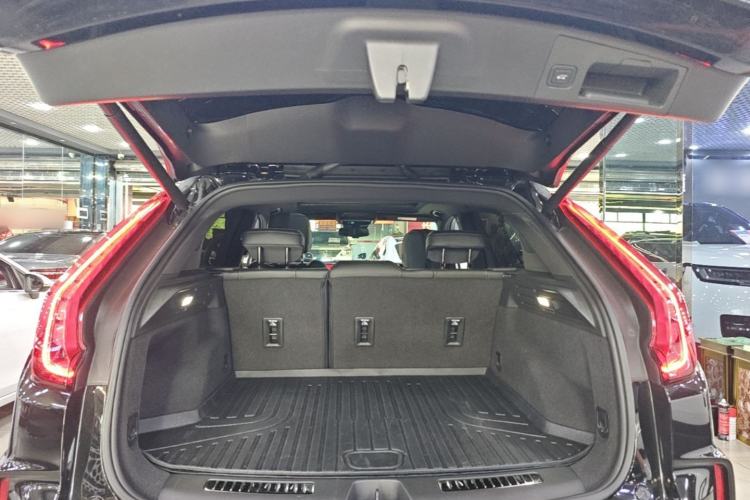 Used Cadillac XT4 2024 Facelift 28T Two-Wheel-Drive Luxury Version Trunk