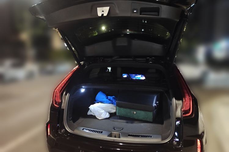 Used Cadillac XT4 2024 28T Two-Wheel-Drive Prestige Version Trunk