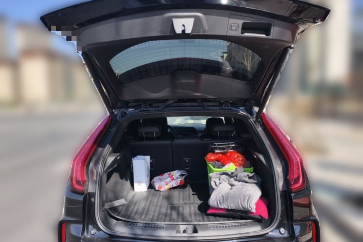 Used Cadillac XT4 2024 28T Two-Wheel-Drive Luxury Version Trunk