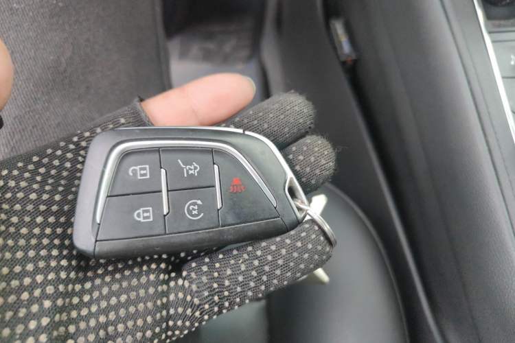 Used Cadillac XT4 2024 28T Two-Wheel-Drive Luxury Version Vehicle Key